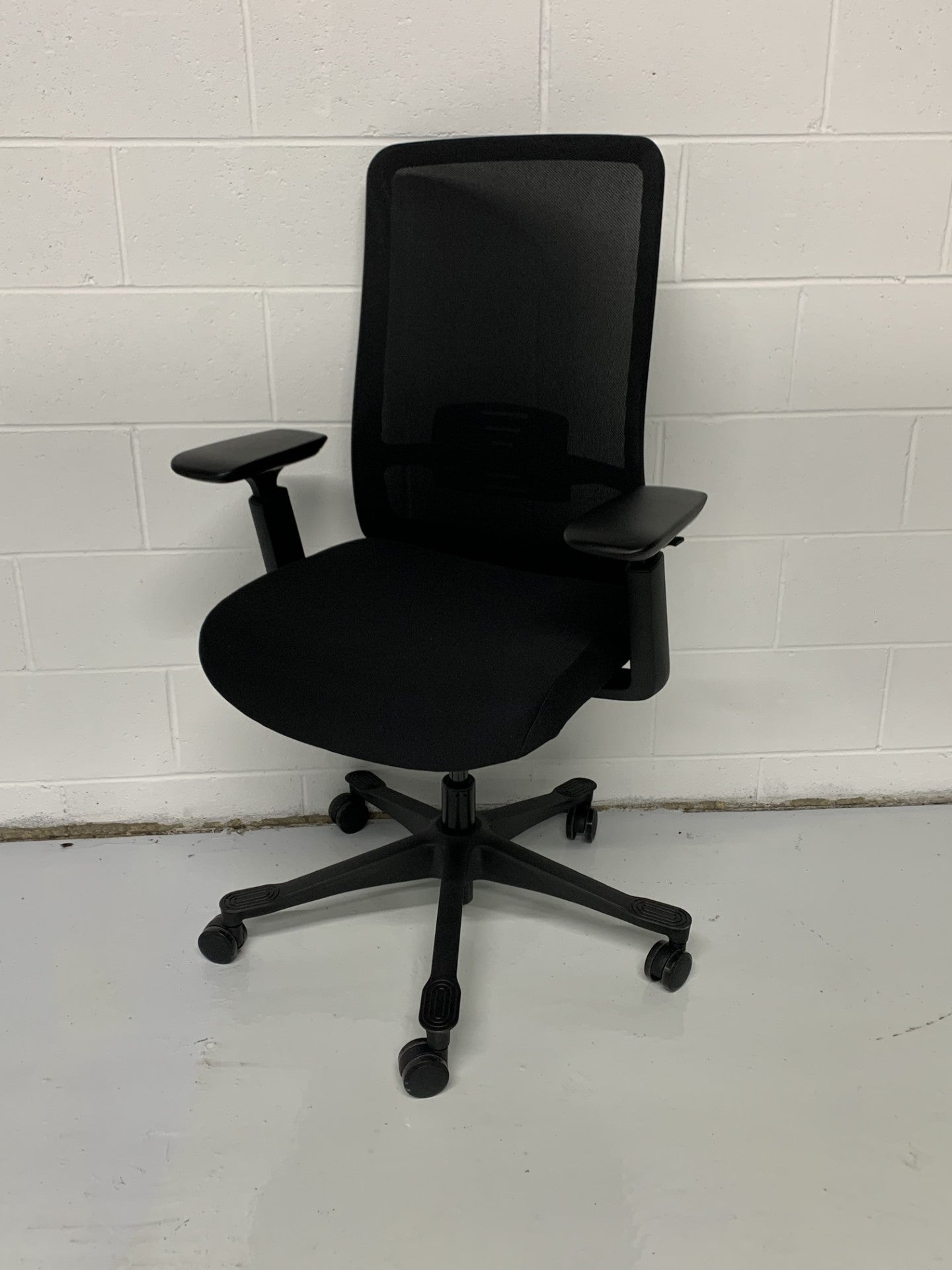 New Office Essentials Mid-Back Task Chair w/ Arms - Black