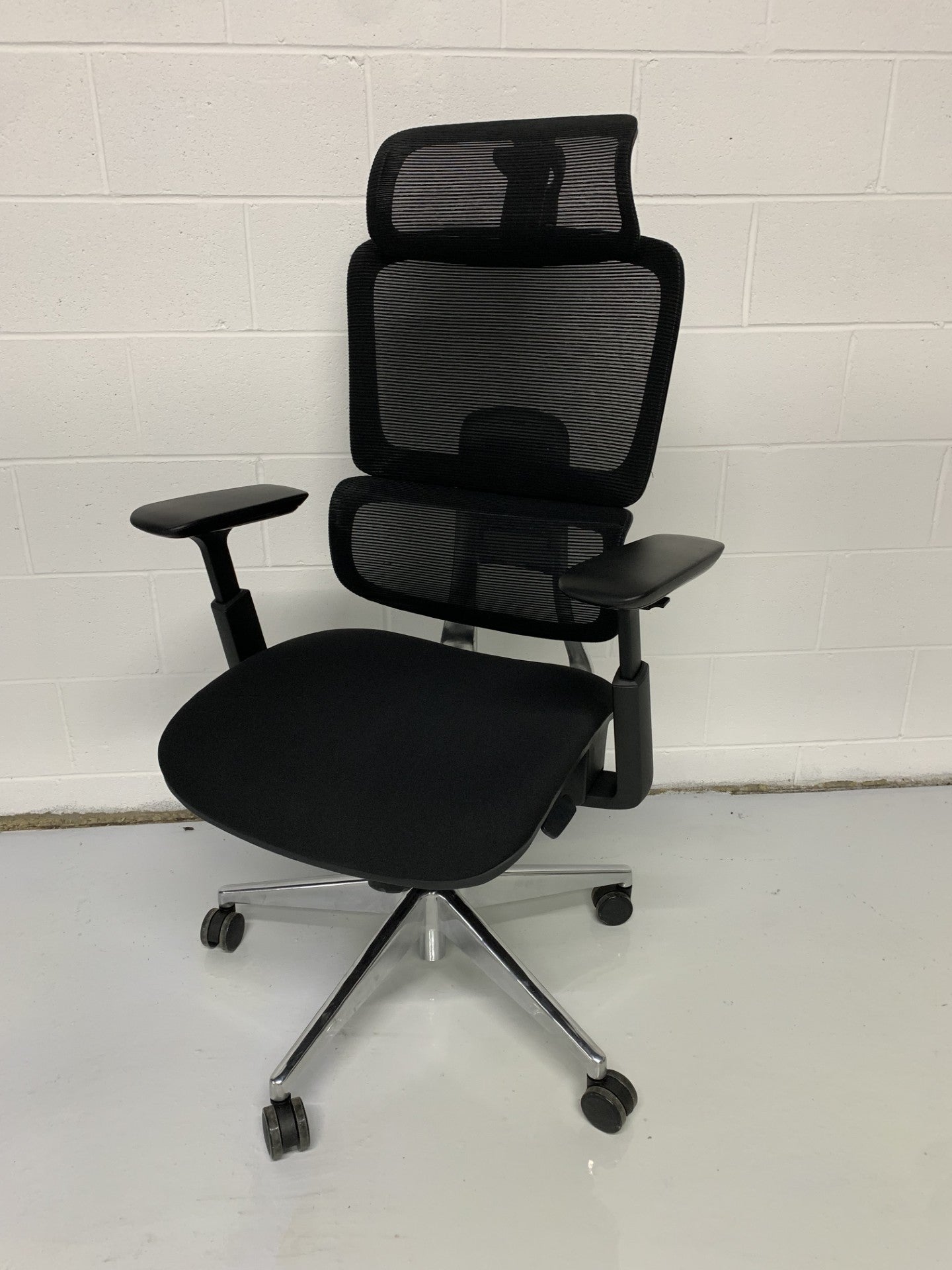 High Back Mesh Executive Chair w/Arms & Headrest - Black