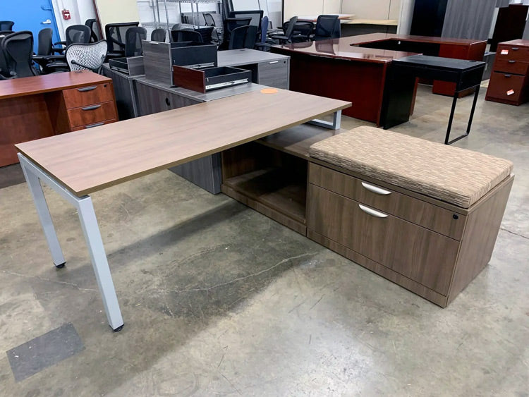 Pre-Owned Walnut Table with Bench Seat