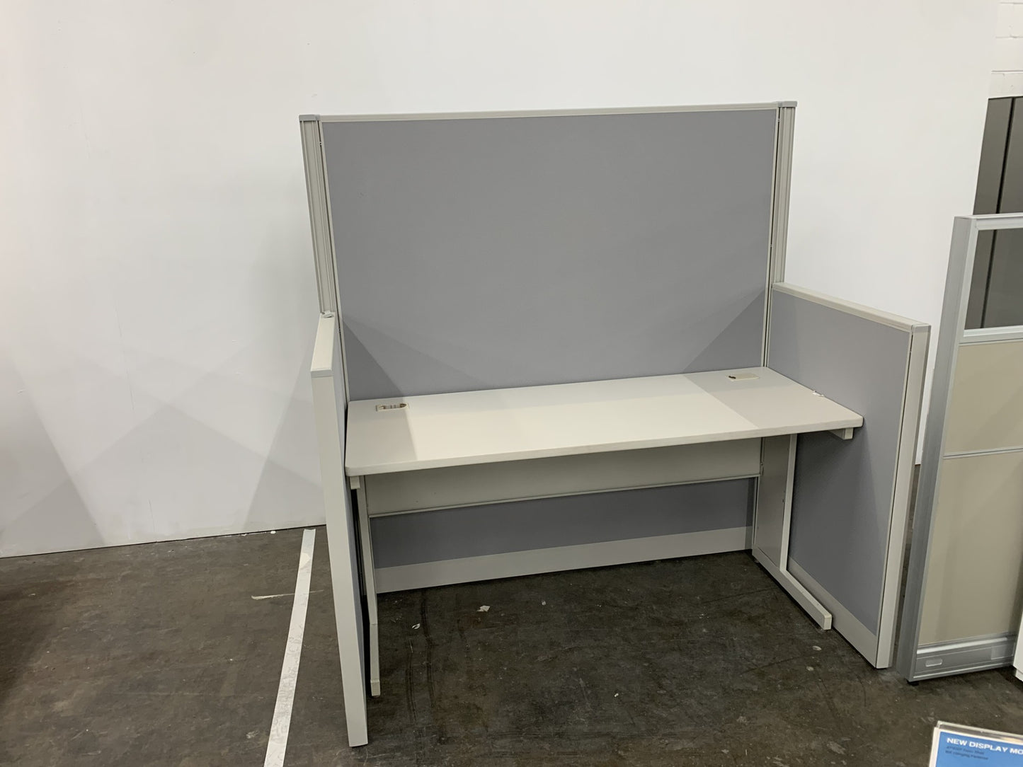 Pre Owned 3 panel cubical with 60" training table