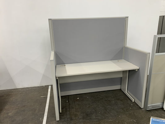 Pre Owned 3 panel cubical with 60" training table