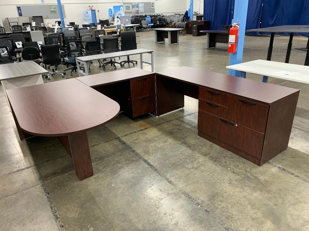 Pre Owned 5 Piece Desk Set.