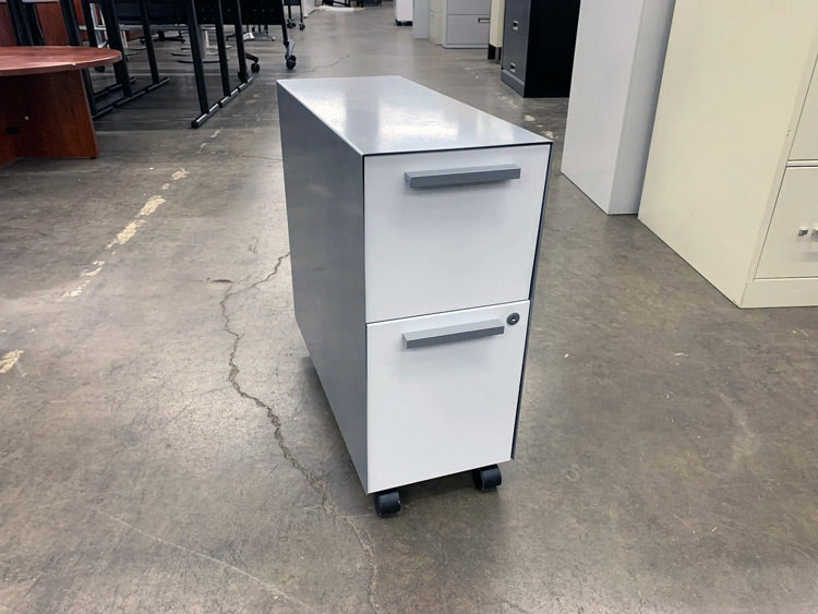 Pre-Owned White Rolling Ped